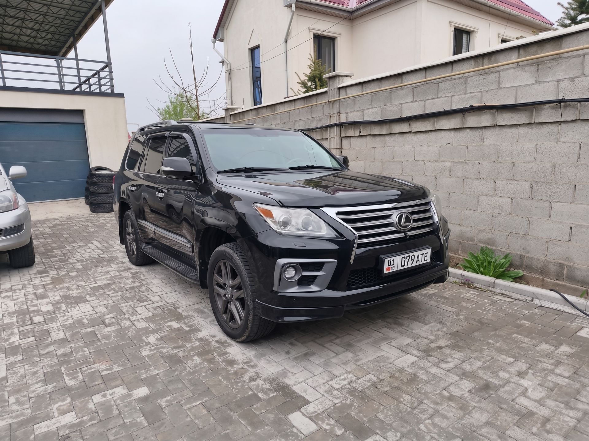 Rent 4x4 Lexus LX570 in Kyrgyzstan
